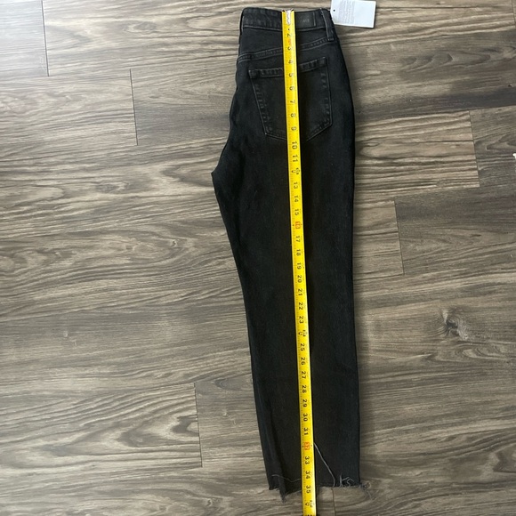 Hollister Stretch Ultra HighRise Mom Jeans - Picture 7 of 8